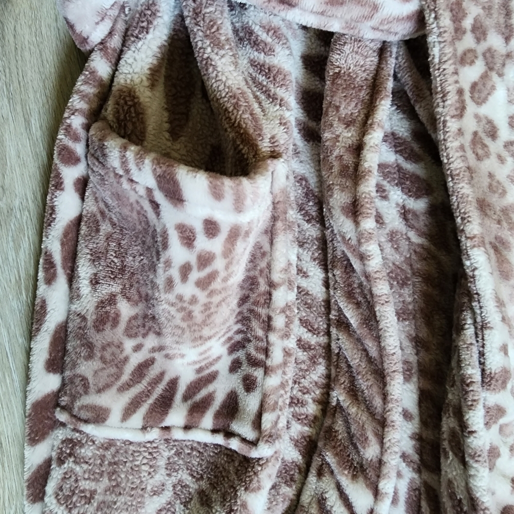Natori Robe - Picture 7 of 11